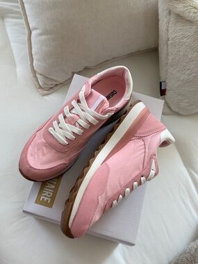 BRAND NEW Cushionaire Kicks Runner Sneakers in shade pink rose size 7